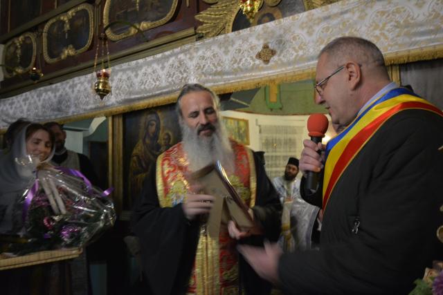 Sfințire de casă parohială la Tătăruși