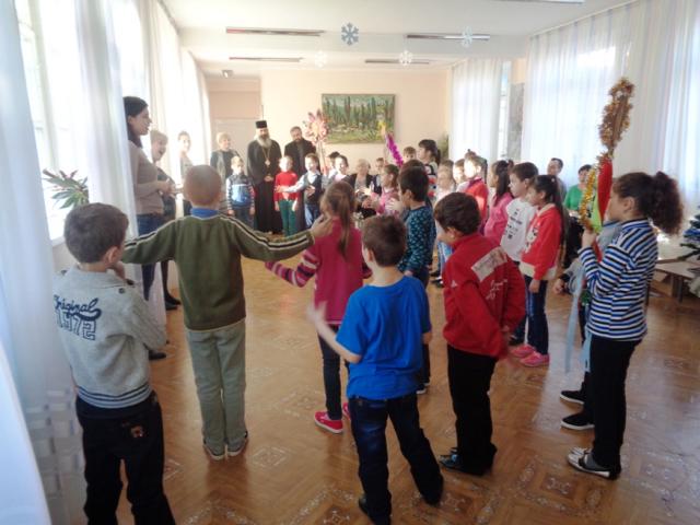 Preasfințitul Antonie de Orhei a vizitat Școala nr. 12 pentru copii cu deficienţă de auz din Chișinău