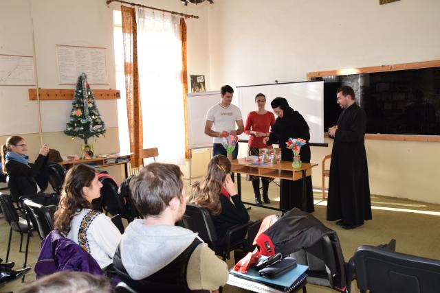 Tombolă caritabilă organizată de studenții Facultății de Teologie Ortodoxă din Iași