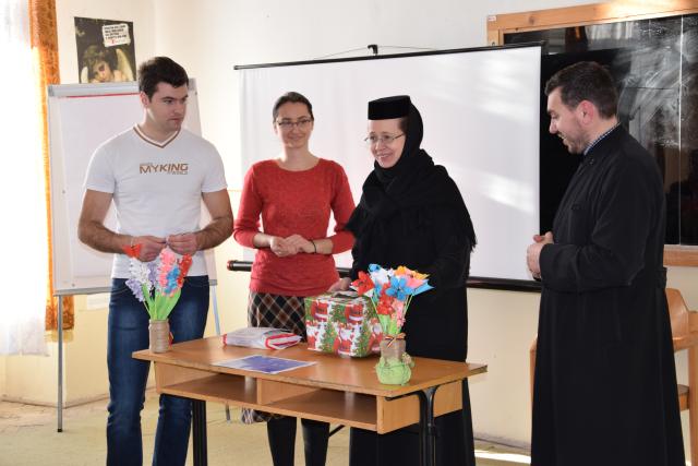 Tombolă caritabilă organizată de studenții Facultății de Teologie Ortodoxă din Iași