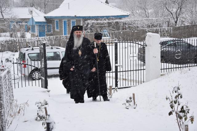 Prima Liturghie oficiată de un mitropolit în Parohia „Sf. Ierarh Nicolae” - Bâcu