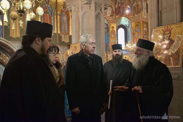 Ambasadorul Statelor Unite ale Americii la București, în vizită la Mănăstirea Putna