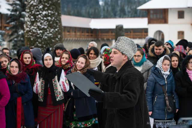 280 de ascoreni au petrecut Anul Nou la Mănăstirea Putna
