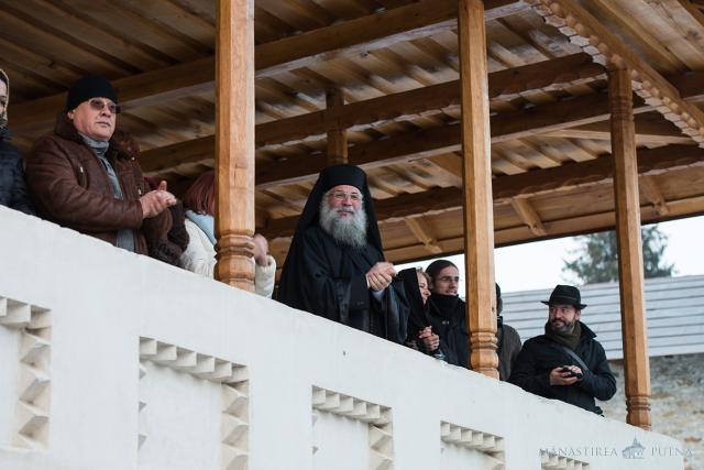 280 de ascoreni au petrecut Anul Nou la Mănăstirea Putna