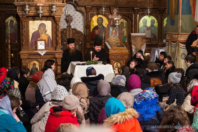280 de ascoreni au petrecut Anul Nou la Mănăstirea Putna