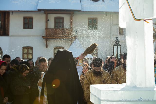 Slujba Bobotezei la Mănăstirea Putna
