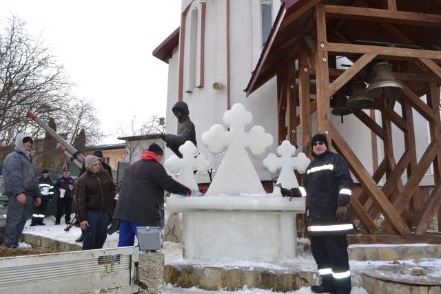 Crucile de gheață din localitatea suceveană Bosanci, o tradiție veche de 120 ani