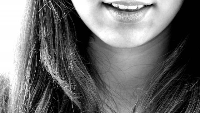 Cum vă puteți menține dinții sănătoși și albi