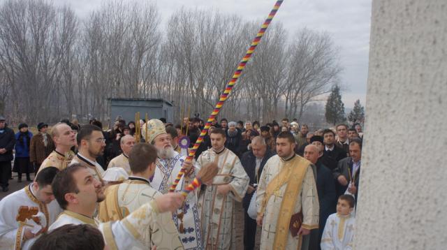 Preasfințitul Vincențiu a târnosit biserica „Sfinții Apostoli Petru și Pavel” din municipiul Călărași