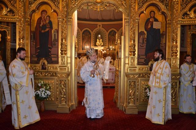 Preasfințitul Părinte Vasile, Episcopul ortodox sârb de Srem, la hramul Catedralei mitropolitane din Timișoara
