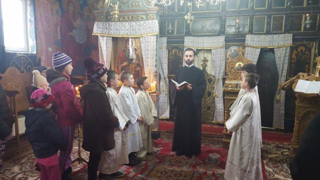 Incursiune în viaţa parohială de la ţară, pentru membrii Colegiului „Sfântul Nicolae”