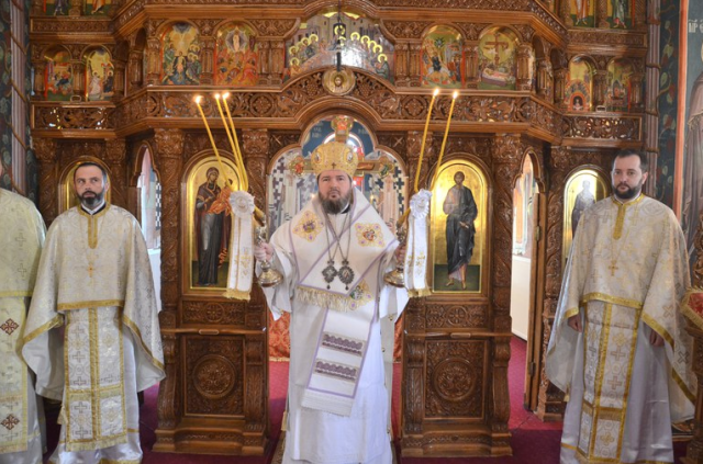 Liturghie arhierească în parohia Podgoria-Oradea