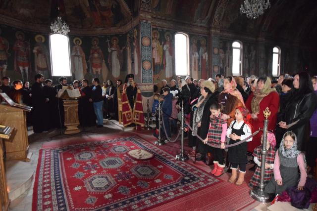 Priveghere arhierească la hramul Bisericii „Sf. Cuv. Antonie cel Mare“ din cartierul ieşean Nicolina