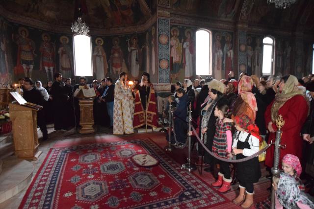 Priveghere arhierească la hramul Bisericii „Sf. Cuv. Antonie cel Mare“ din cartierul ieşean Nicolina