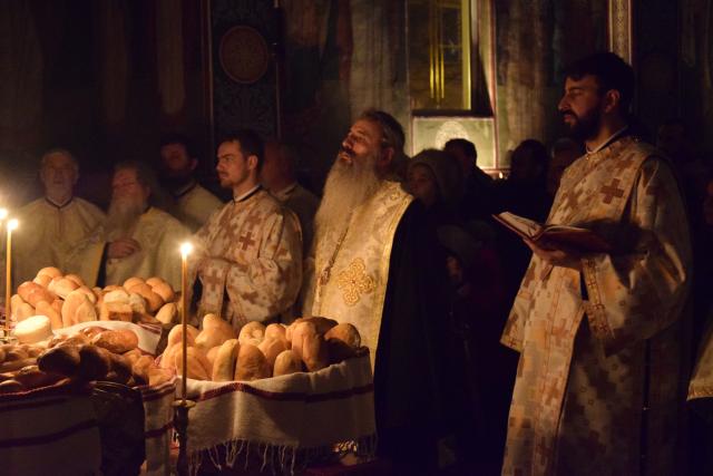 Priveghere arhierească la hramul Bisericii „Sf. Cuv. Antonie cel Mare“ din cartierul ieşean Nicolina