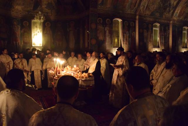 Priveghere arhierească la hramul Bisericii „Sf. Cuv. Antonie cel Mare“ din cartierul ieşean Nicolina
