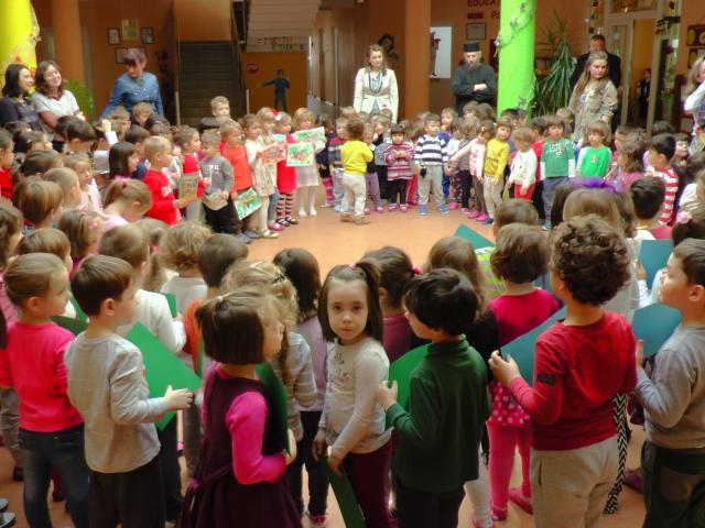 Și preșcolarii de la Grădinița „Sf. Ioan cel Nou de la Suceava”  l-au sărbătorit pe Mihai Eminescu
