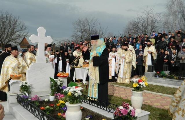Rugăciuni pentru Arhiepiscopul Adrian, la Pogleţ
