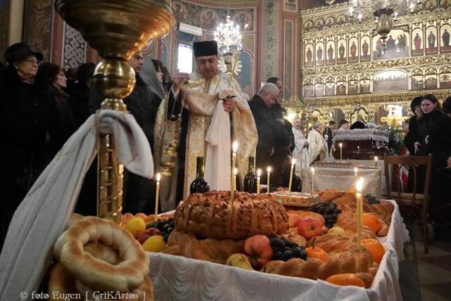 Părintele Constantin Leonte, condus la ceruri printre mii de flori