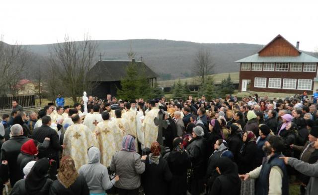 Rugăciuni pentru Arhiepiscopul Adrian, la Pogleţ