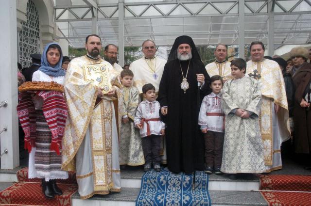 Părintele Constantin Leonte, condus la ceruri printre mii de flori