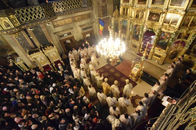 7 ierarhi și zeci de preoți, la hramul istoric al Catedralei Mitropolitane din Iași