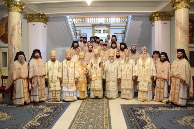 7 ierarhi și zeci de preoți, la hramul istoric al Catedralei Mitropolitane din Iași