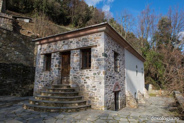 Schitul Lacu, Athos