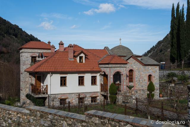 Schitul Lacu, Athos