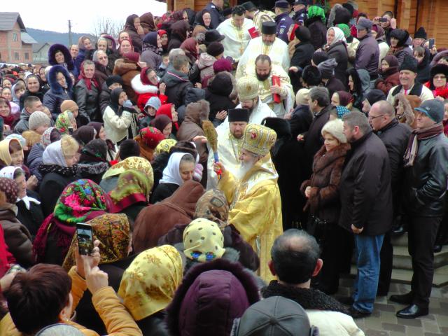Sfințire de biserică în localitatea suceveană Straja