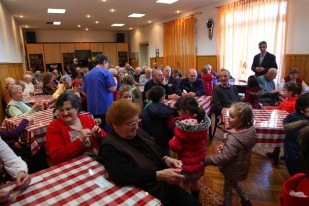Daruri pentru cei din cadrul „Căminului pentru Persoane Vârstnice”, Sibiu