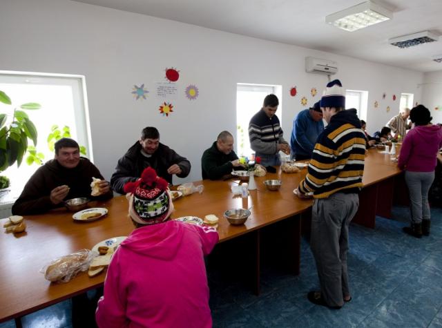Asociaţia „Vasiliada”, alături de persoanele fără adăpost din Craiova