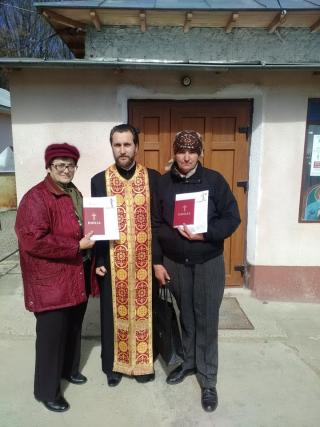 Proiectul „Nicio casă fără Biblie“, în Parohia Poieniţa