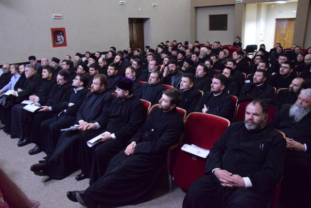 Conferință semestrială preoțească: „Preotul și tânărul împreună pe drumul către Dumnezeu“.