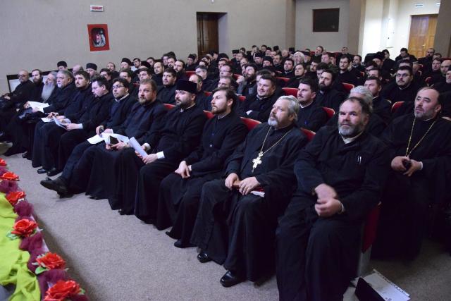 Conferință semestrială preoțească: „Preotul și tânărul împreună pe drumul către Dumnezeu“.
