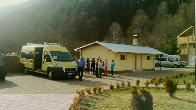 Darul copiilor din Brusturoasa pentru bătrânii de la Hârja