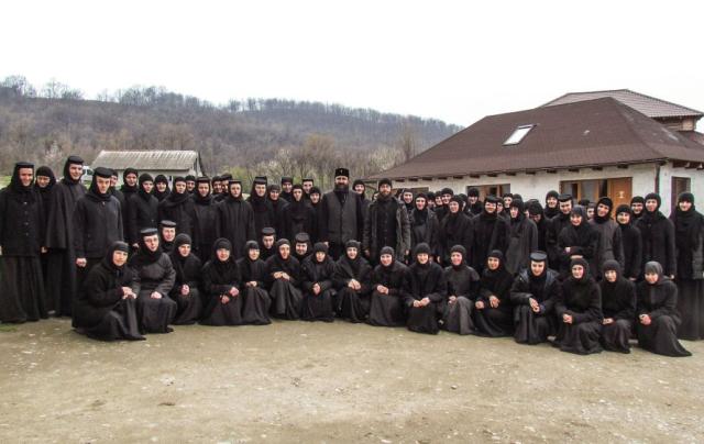 Înaltpreasfințitul Părinte Mitropolit Iosif a vizitat Mănăstirea Nera din judeţul Caraş-Severin
