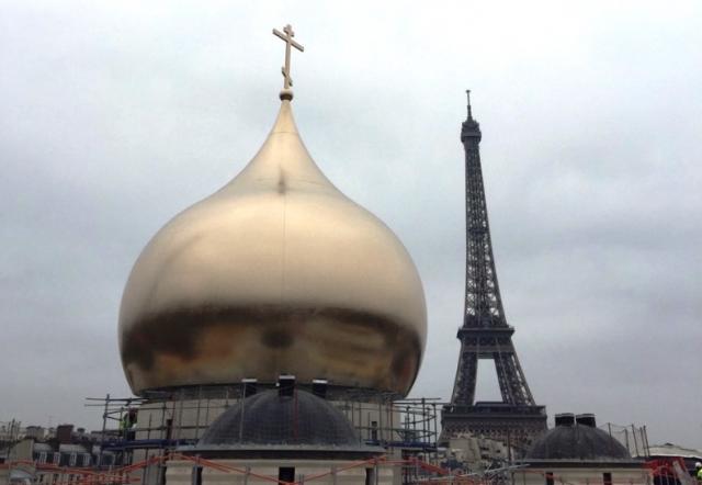 Prima cupolă a Catedralei ruse din Paris a fost instalată
