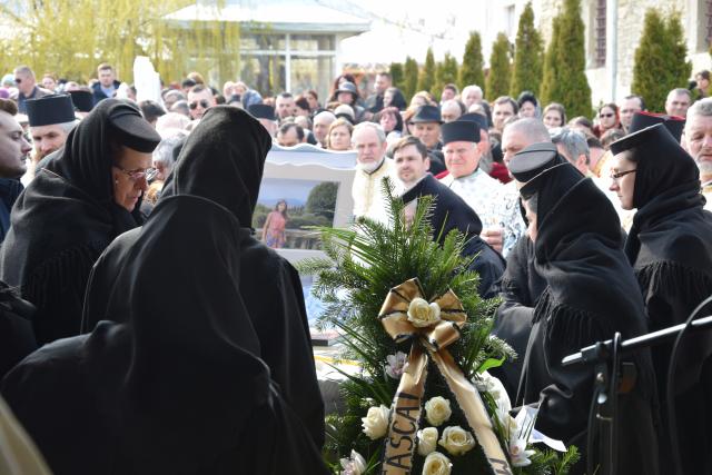 Mitropolitul Moldovei și Bucovinei, prezent la înmormântarea studentei Veronica Matcovici