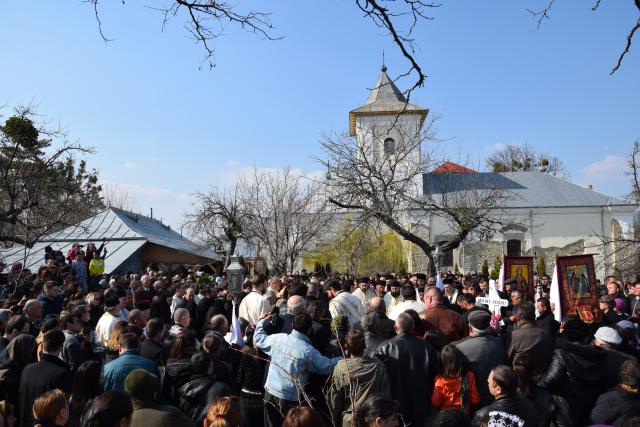 Mitropolitul Moldovei și Bucovinei, prezent la înmormântarea studentei Veronica Matcovici