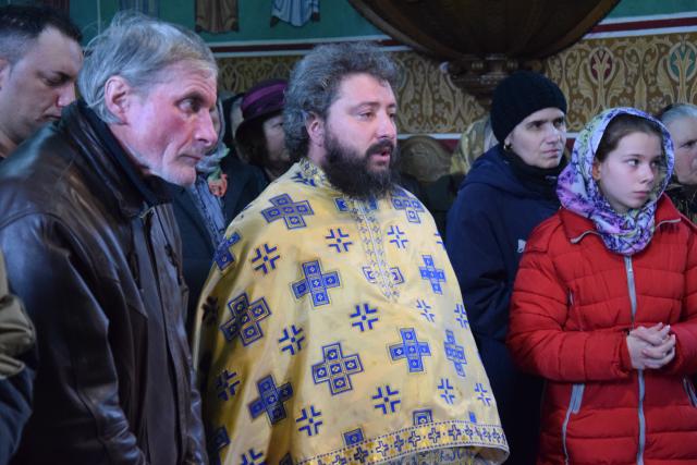 IPS Mitropolit Teofan, la Mănăstirea Almaș: „Orice încălcare a poruncii lui Dumnezeu îl face pe om neputincios”
