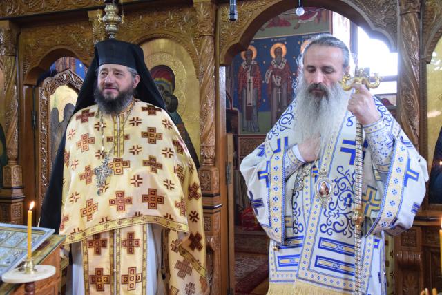 IPS Mitropolit Teofan, la Mănăstirea Almaș: „Orice încălcare a poruncii lui Dumnezeu îl face pe om neputincios”