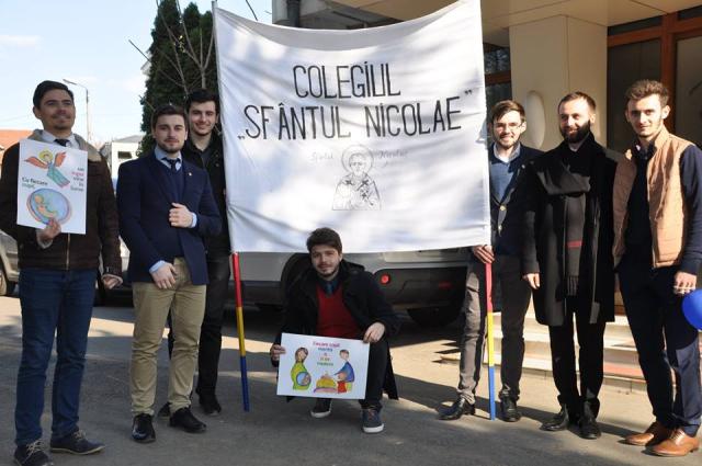 Membrii Colegiului „Sfântul Nicolae”, prezenți la Marșul pentru Viață