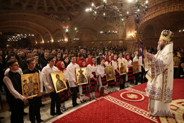 Procesiune cu icoane la Catedrala Episcopală din Baia Mare, în Duminica Ortodoxiei