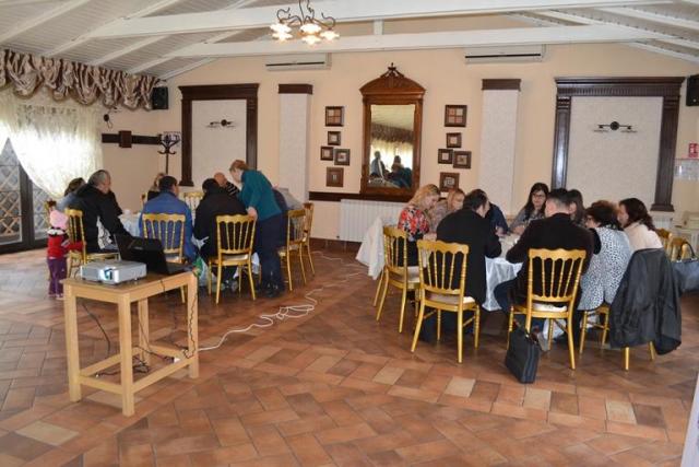 Grup de lucru în cadrul proiectului „Centrul de Educație și Îngrijire Sfântul Vasile cel Mare”, la Caransebeş
