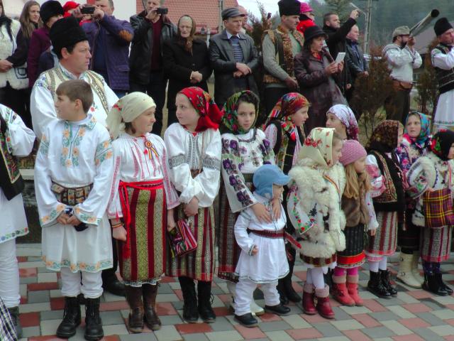 Vizită arhierească în Parohia Cotârgaşi - Broșteni
