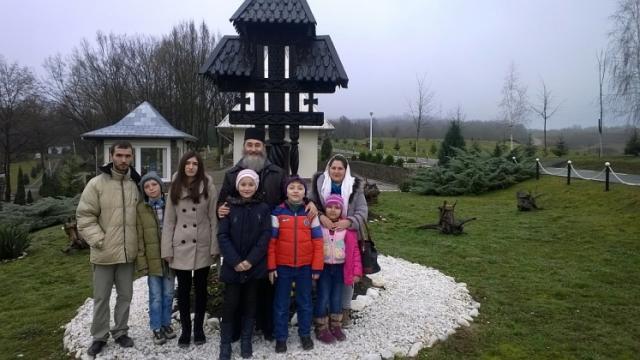 Tinerii de la Așezământul filantropic „Sfântul Nectarie Taumaturgul” din Bocșa, în pelerinaj