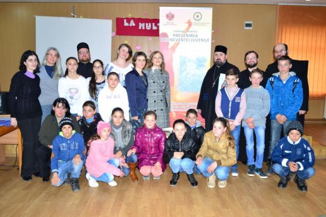 Biserica, alături de minorii privaţi de libertate