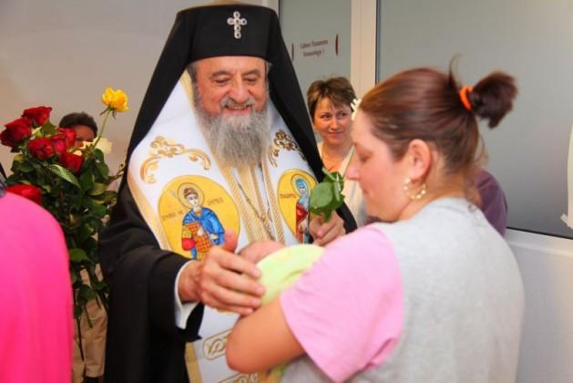 Înaltpreasfinţitul Părinte Laurenţiu a vizitat Maternitatea din Sibiu