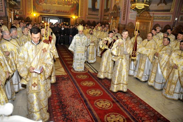 Preoţii din Protoieria Bacău, în comuniune la Catedrala „Sfântul Nicolae“
